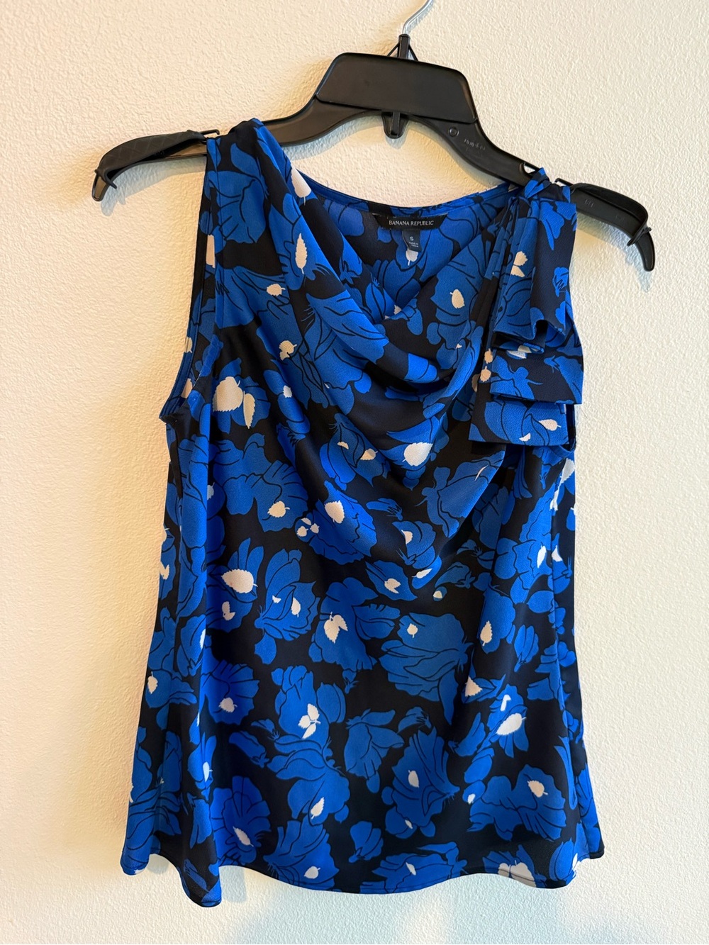 Banana Republic Blue and White Floral Sleeveless Top